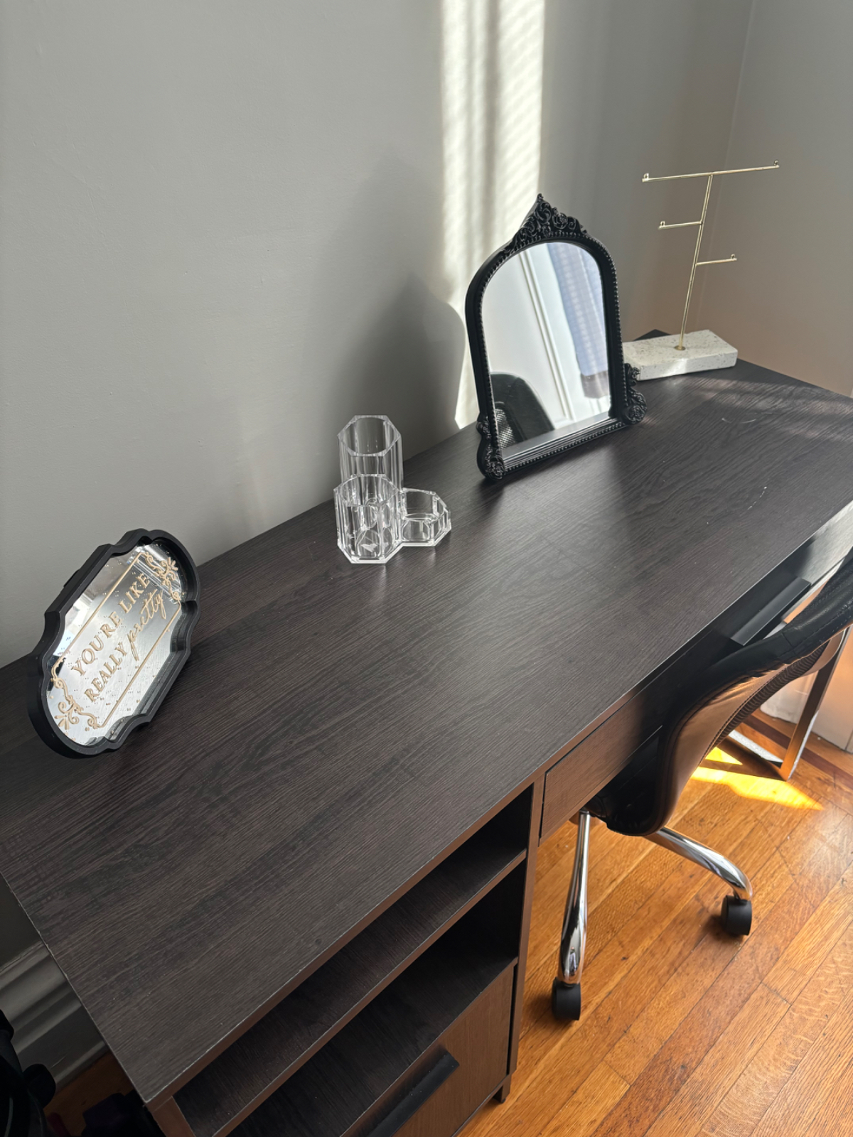 Spacious and Unique Mansion One Bedroom Apartment - Centrally Located - Photo 9