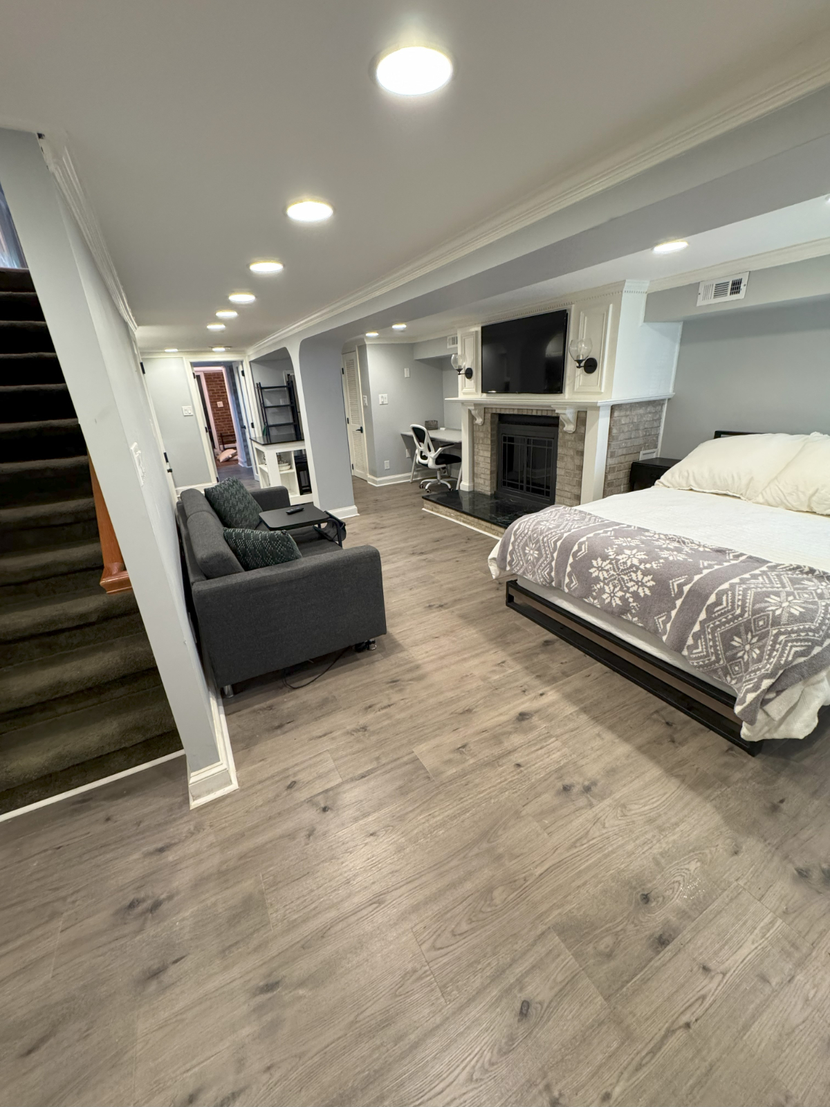 DC Row House English Basement Apartment - Photo 1