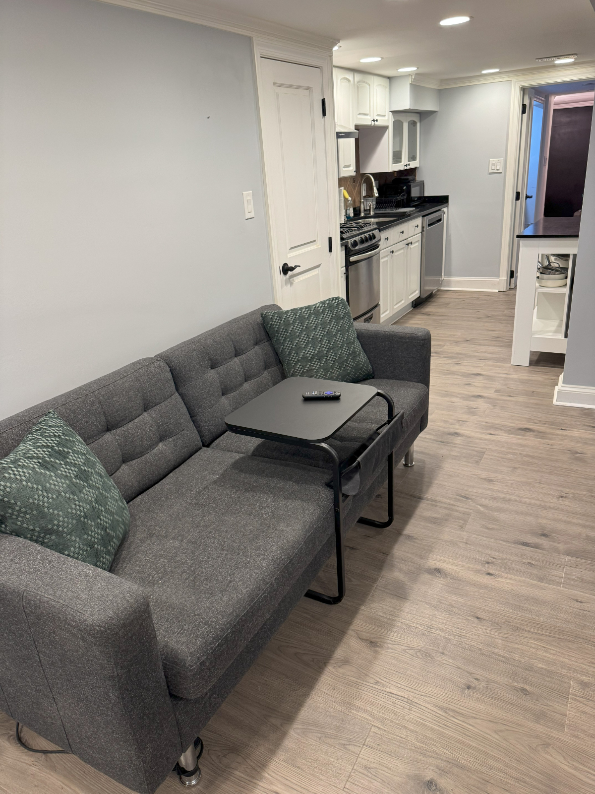 DC Row House English Basement Apartment - Photo 8