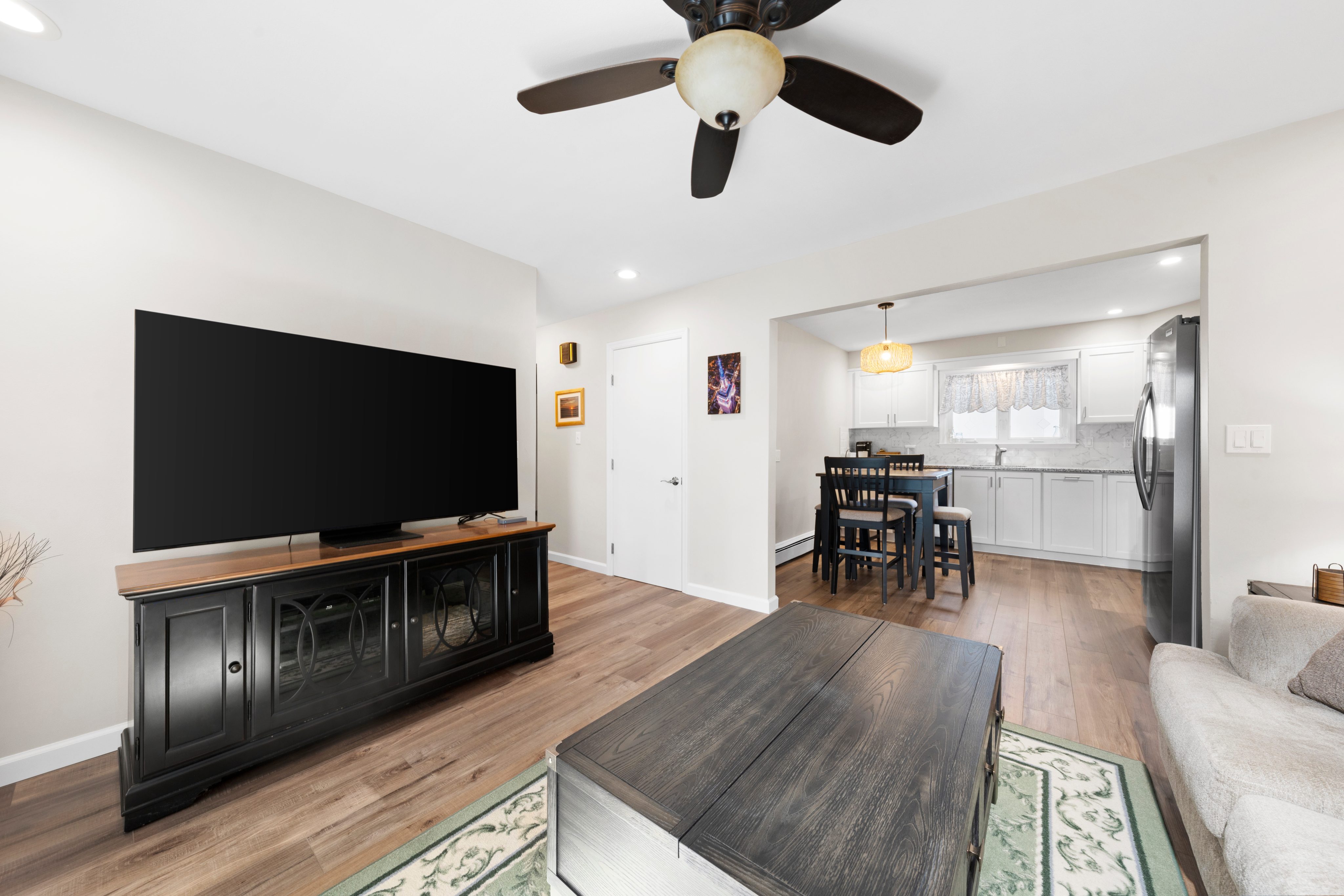 Bright First-Floor 2BR/1.5BA with Deck & In-Unit Laundry - North Massapequa - Photo 3