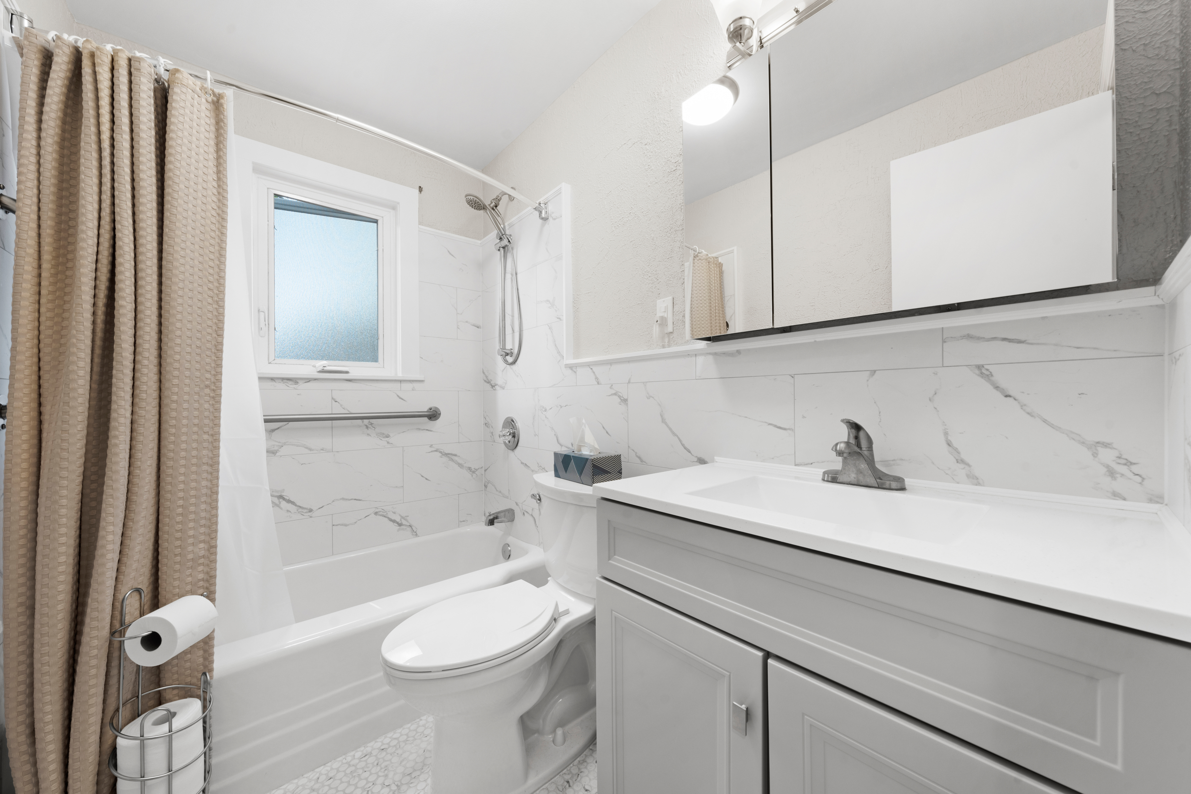 Bright First-Floor 2BR/1.5BA with Deck & In-Unit Laundry - North Massapequa - Photo 9