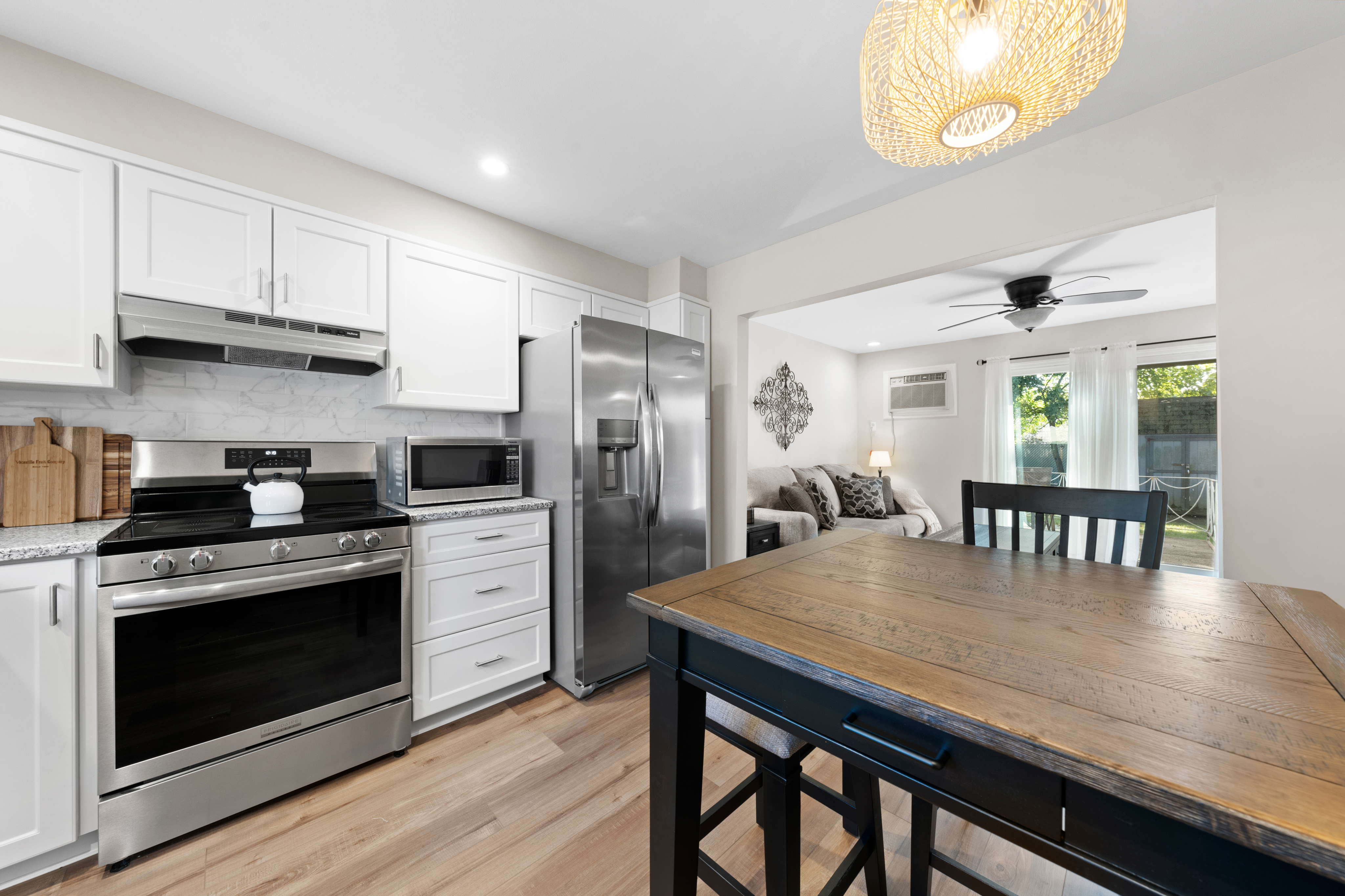 Bright First-Floor 2BR/1.5BA with Deck & In-Unit Laundry - North Massapequa - Photo 4
