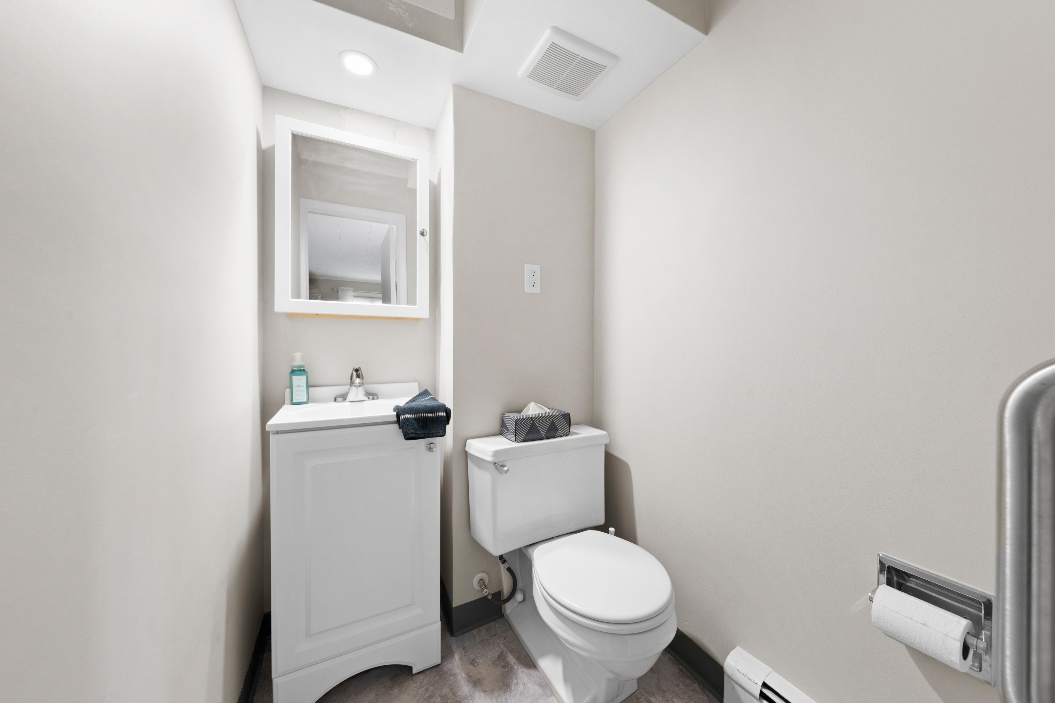 Bright First-Floor 2BR/1.5BA with Deck & In-Unit Laundry - North Massapequa - Photo 12