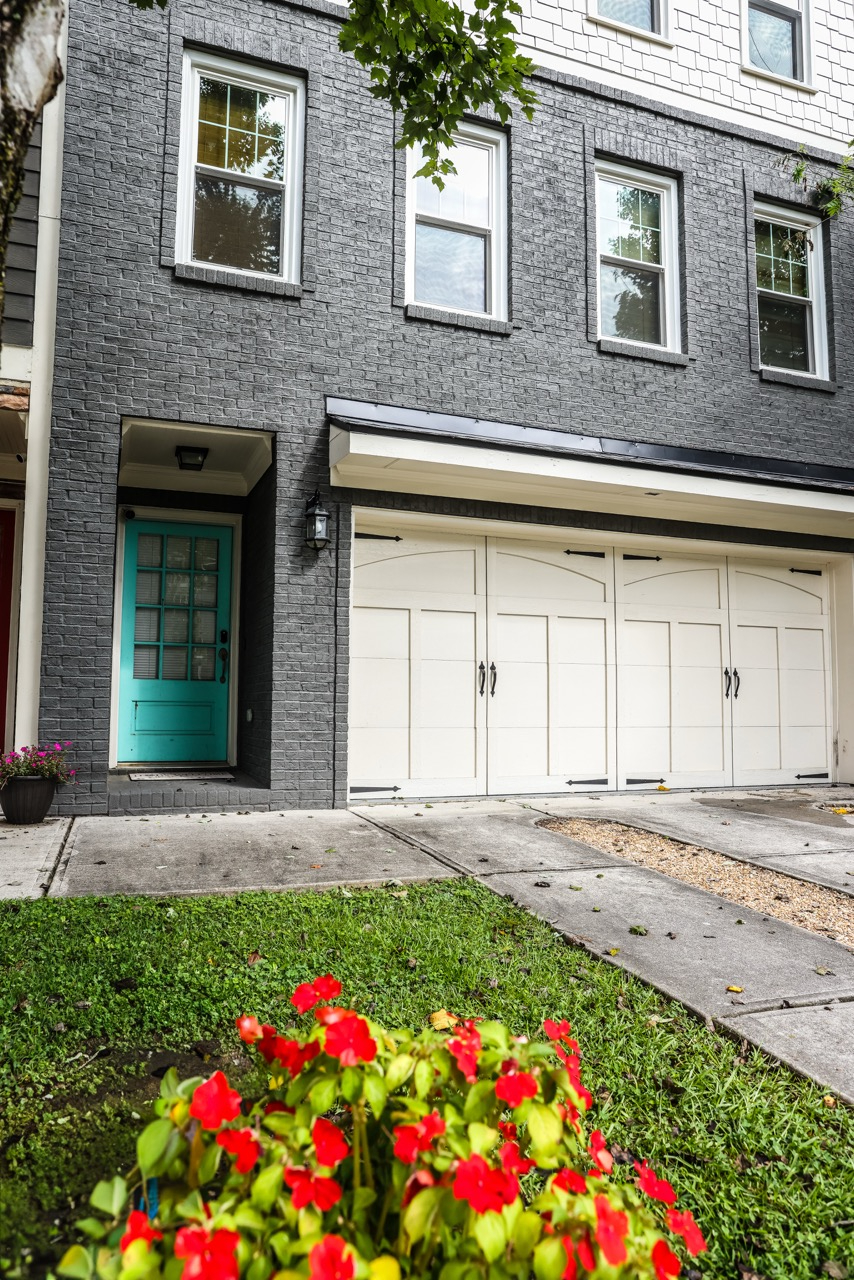 Spacious 3 bed/3.5 bath Midtown Townhome