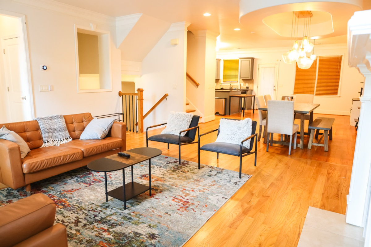 Spacious 3 bed/3.5 bath Midtown Townhome - Photo 4