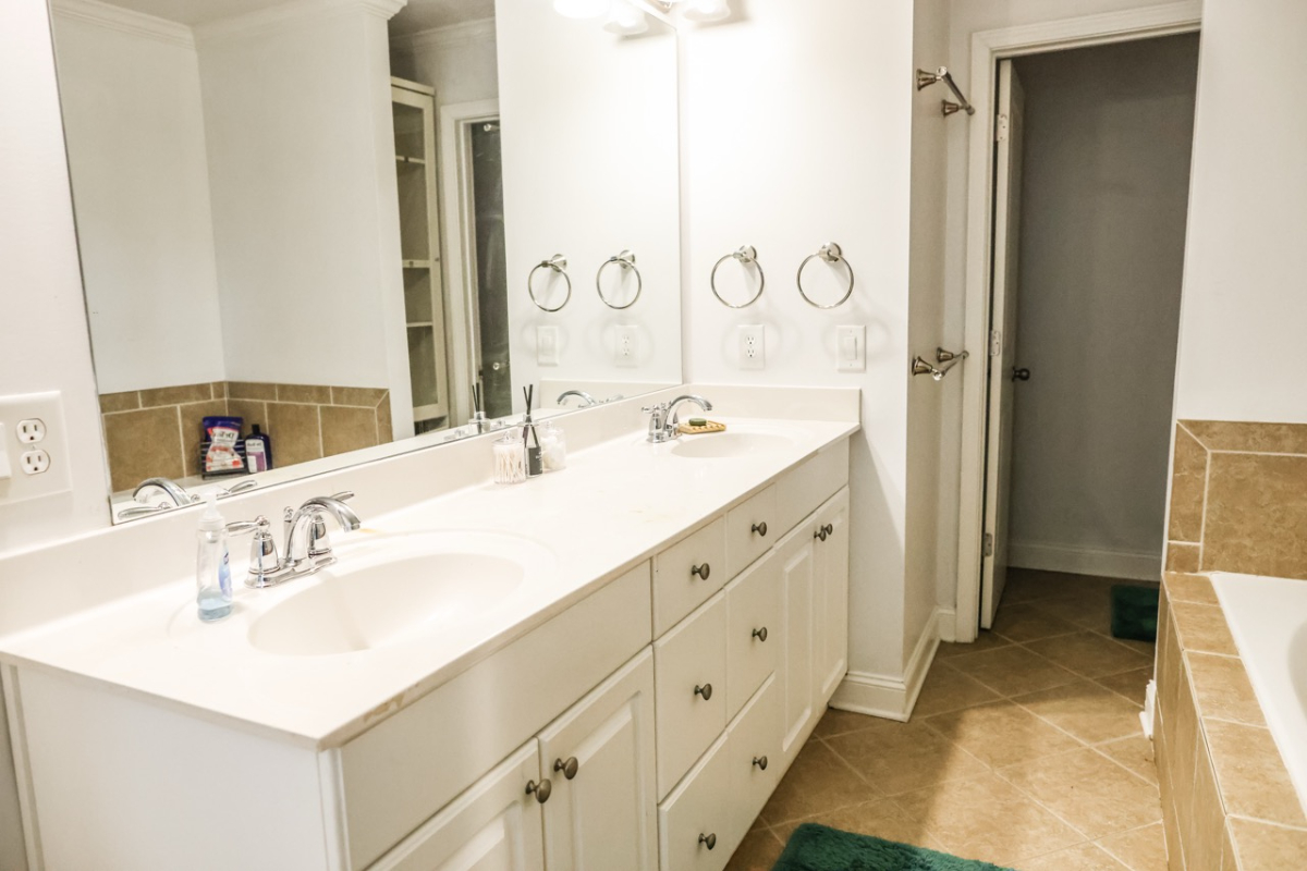 Spacious 3 bed/3.5 bath Midtown Townhome - Photo 12