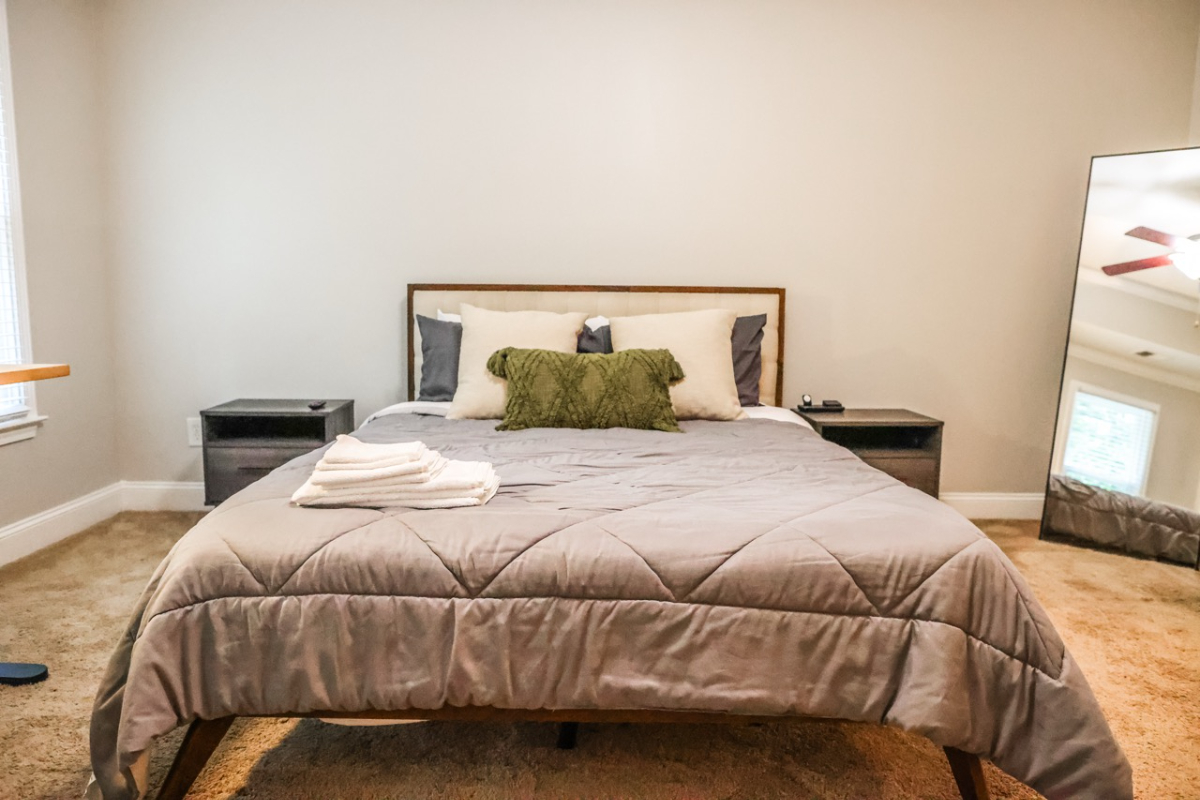 Spacious 3 bed/3.5 bath Midtown Townhome - Photo 10