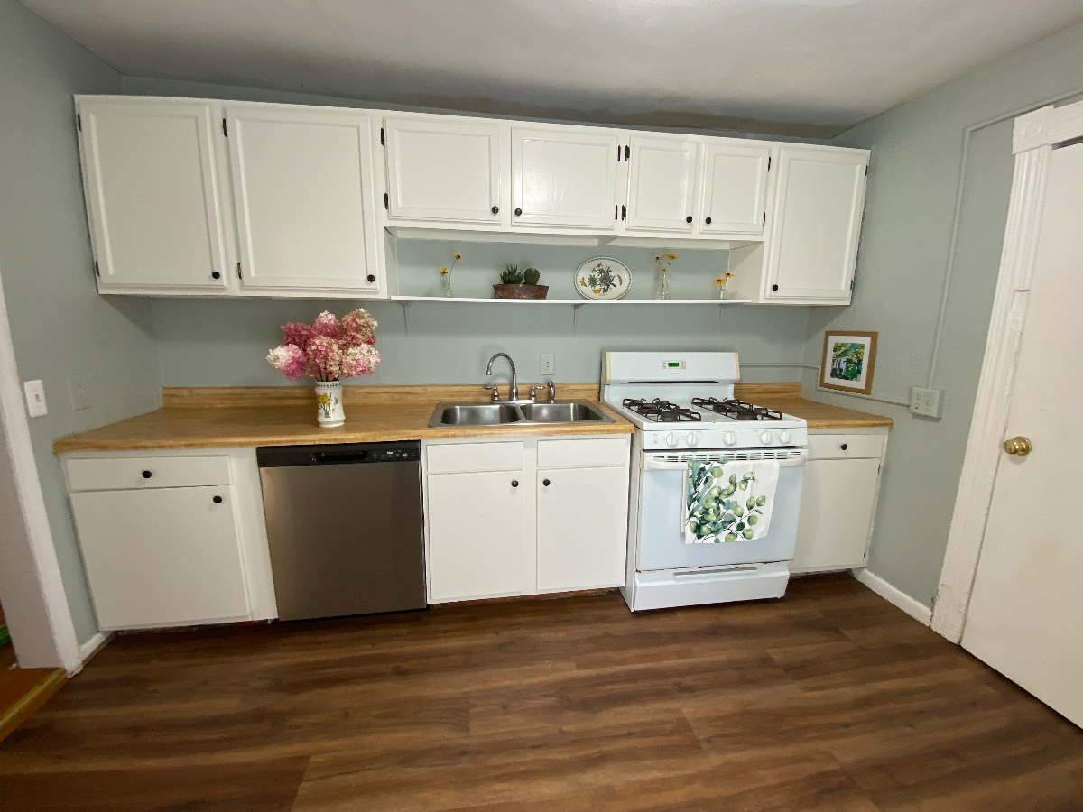 Entire Small Home in Fayetteville - Photo 5