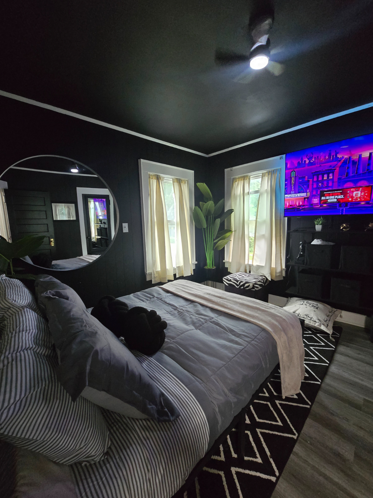 Cozy 2BR near 6 hospitals, fully furnished with high speed WiFi, smart TV, free parking, and a uniqu - Photo 3