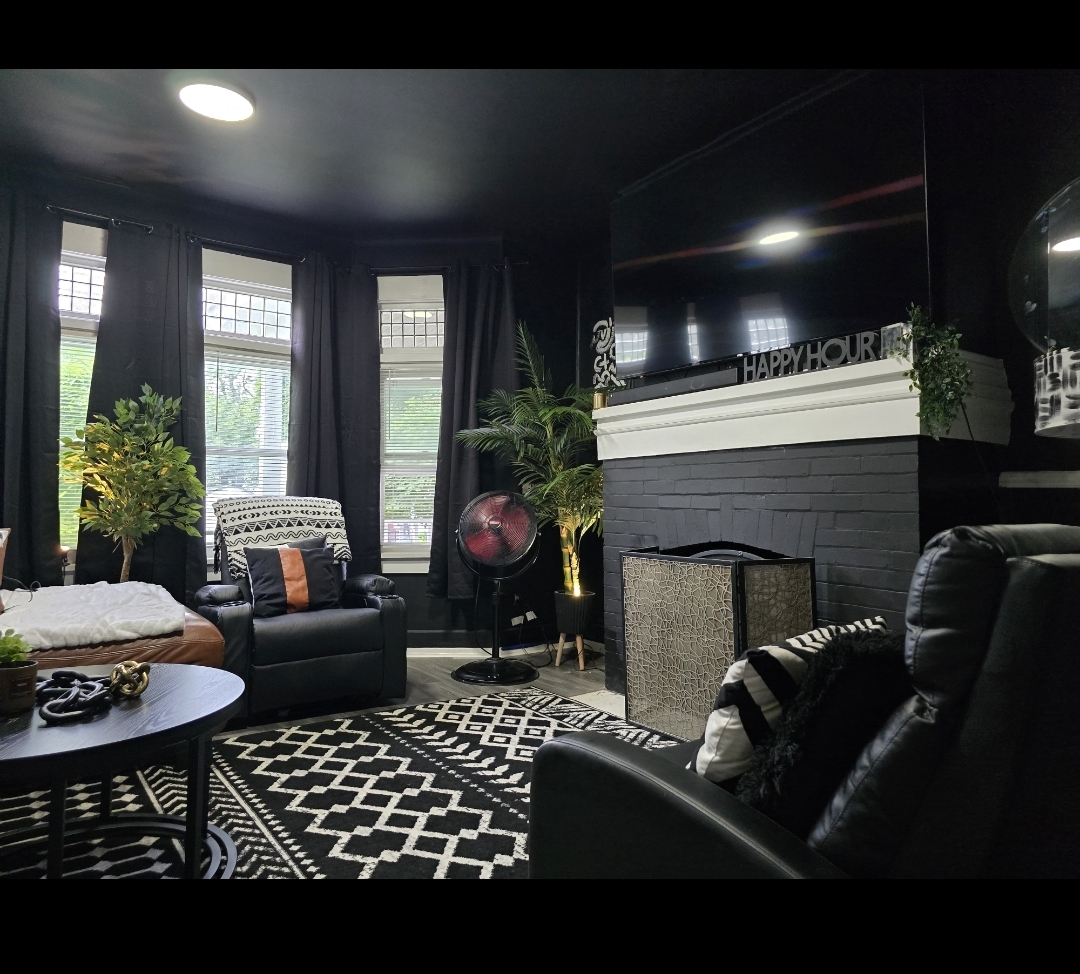 Cozy 2BR near 6 hospitals, fully furnished with high speed WiFi, smart TV, free parking, and a uniqu - Photo 5