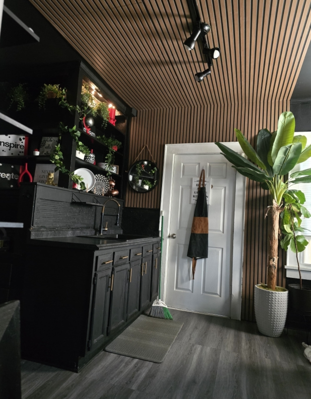 Cozy 2BR near 6 hospitals, fully furnished with high speed WiFi, smart TV, free parking, and a uniqu - Photo 10