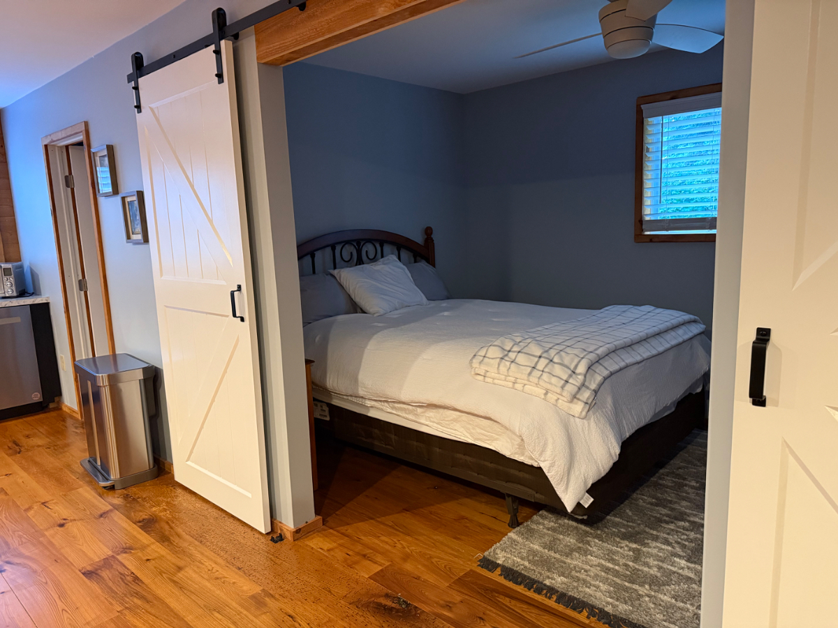 Private Apartment w. Washer/Dryer in Saratoga Springs - Photo 4
