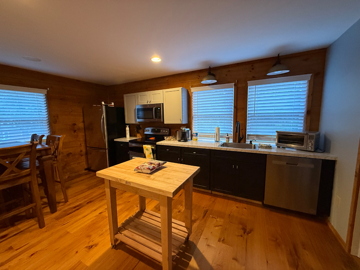 Private Apartment w. Washer/Dryer in Saratoga Springs - Photo 5