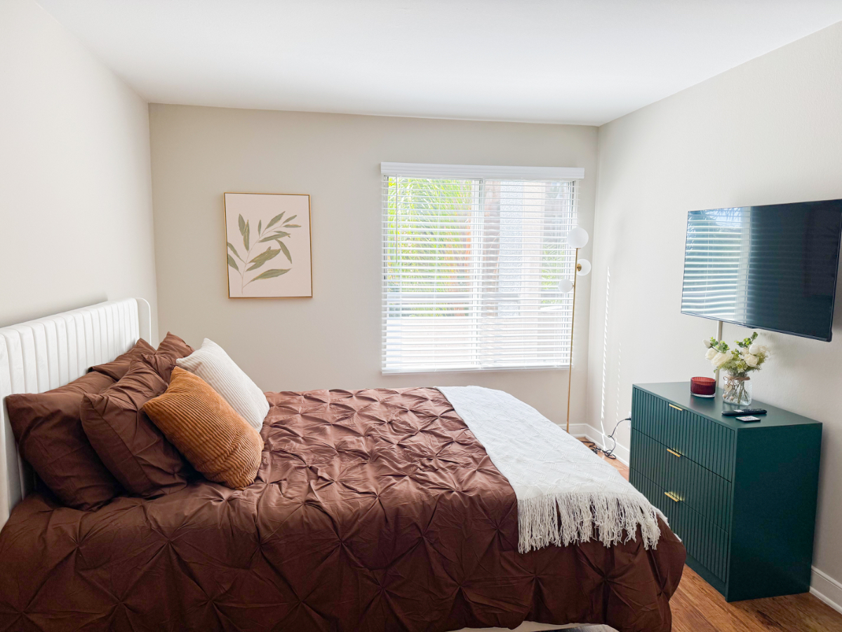 ONE ROOM PRIVATE BATH WEST HOLLY WOOD IN A 2 BED 2 BATH - Photo 4