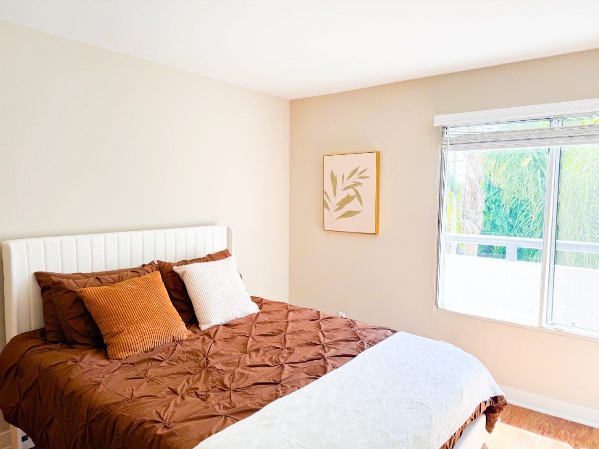 ONE ROOM PRIVATE BATH WEST HOLLY WOOD IN A 2 BED 2 BATH - Photo 5