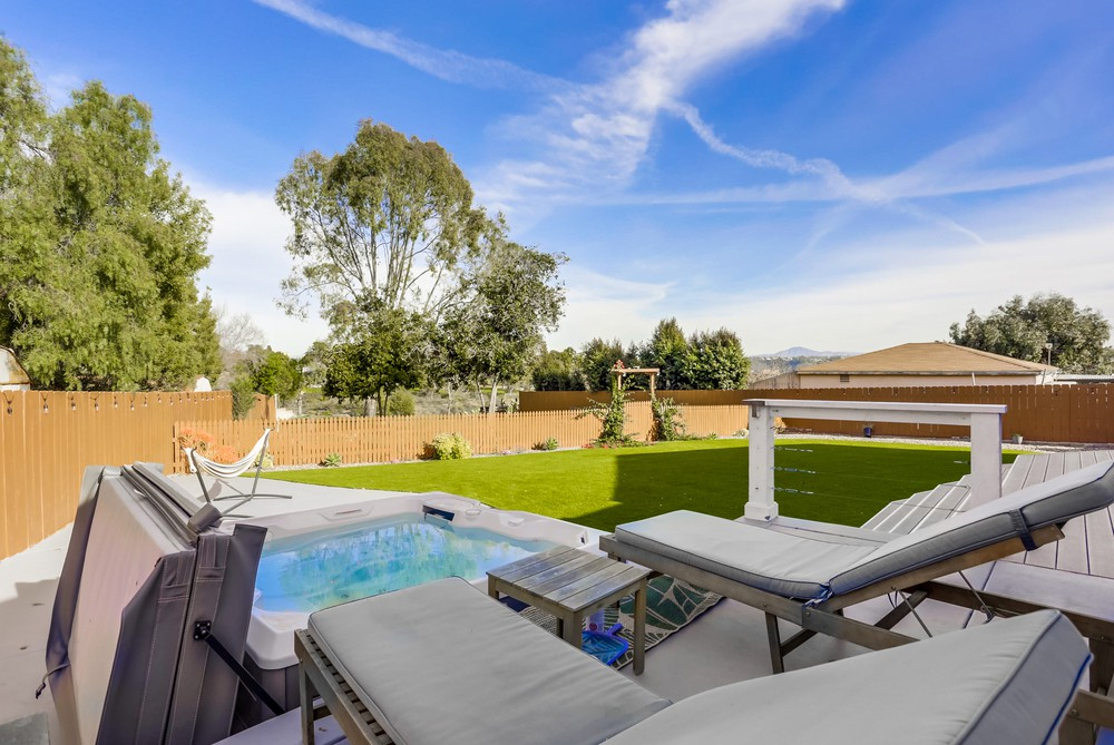 Stunning-Lrg Mdrn-Huge Backyard-Hot Tub - Photo 1