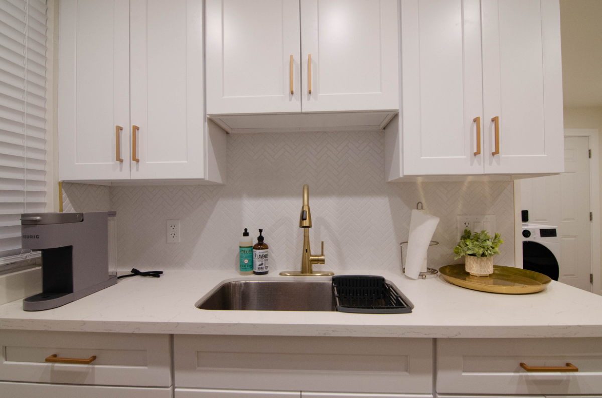 Newly Remodeled 1 bed, 1 bath Private Unit w/ Pool Access - Photo 6