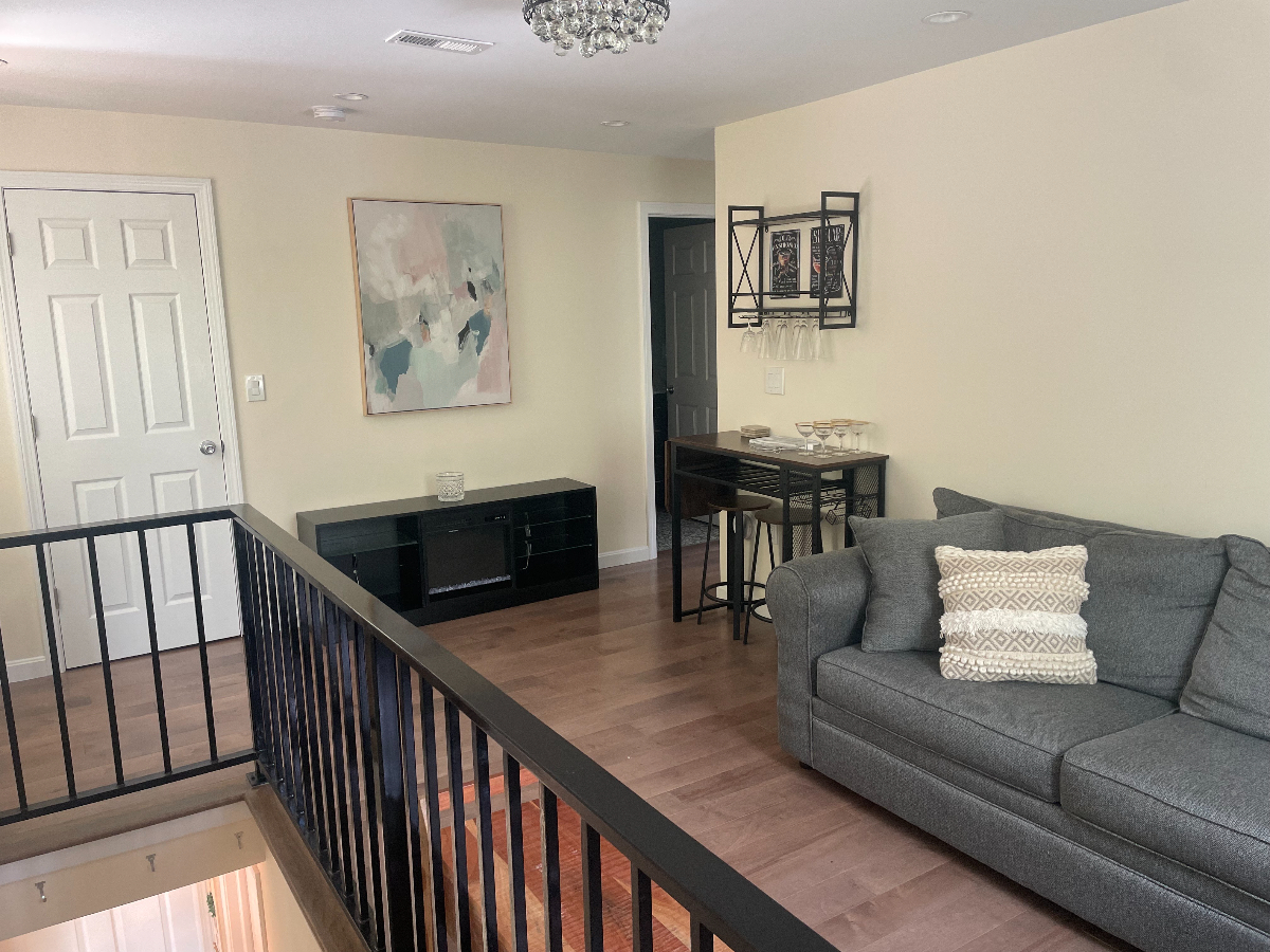 Modern & Cozy 1-Bed, 1 Bath, 2nd-Floor Apartment in Brattleboro's Prime Location Awaits You - Photo 1