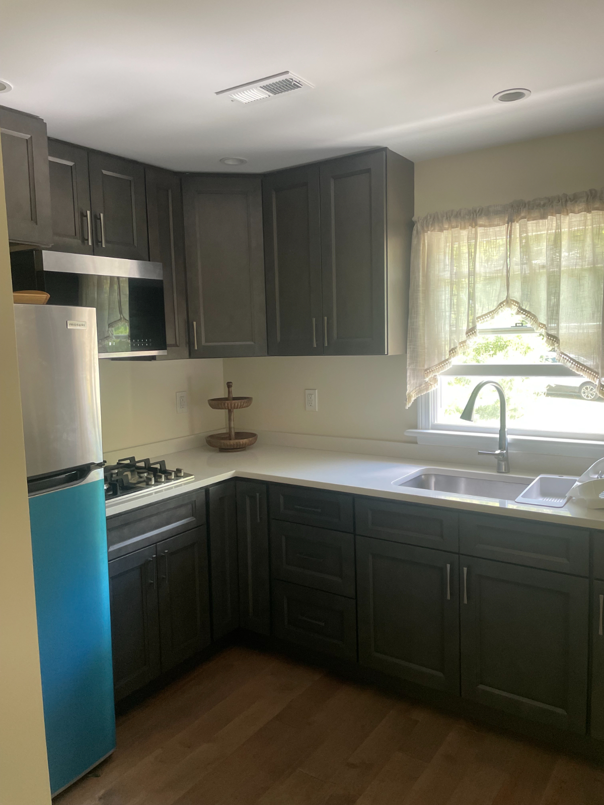 Modern & Cozy 1-Bed, 1 Bath, 2nd-Floor Apartment in Brattleboro's Prime Location Awaits You - Photo 2