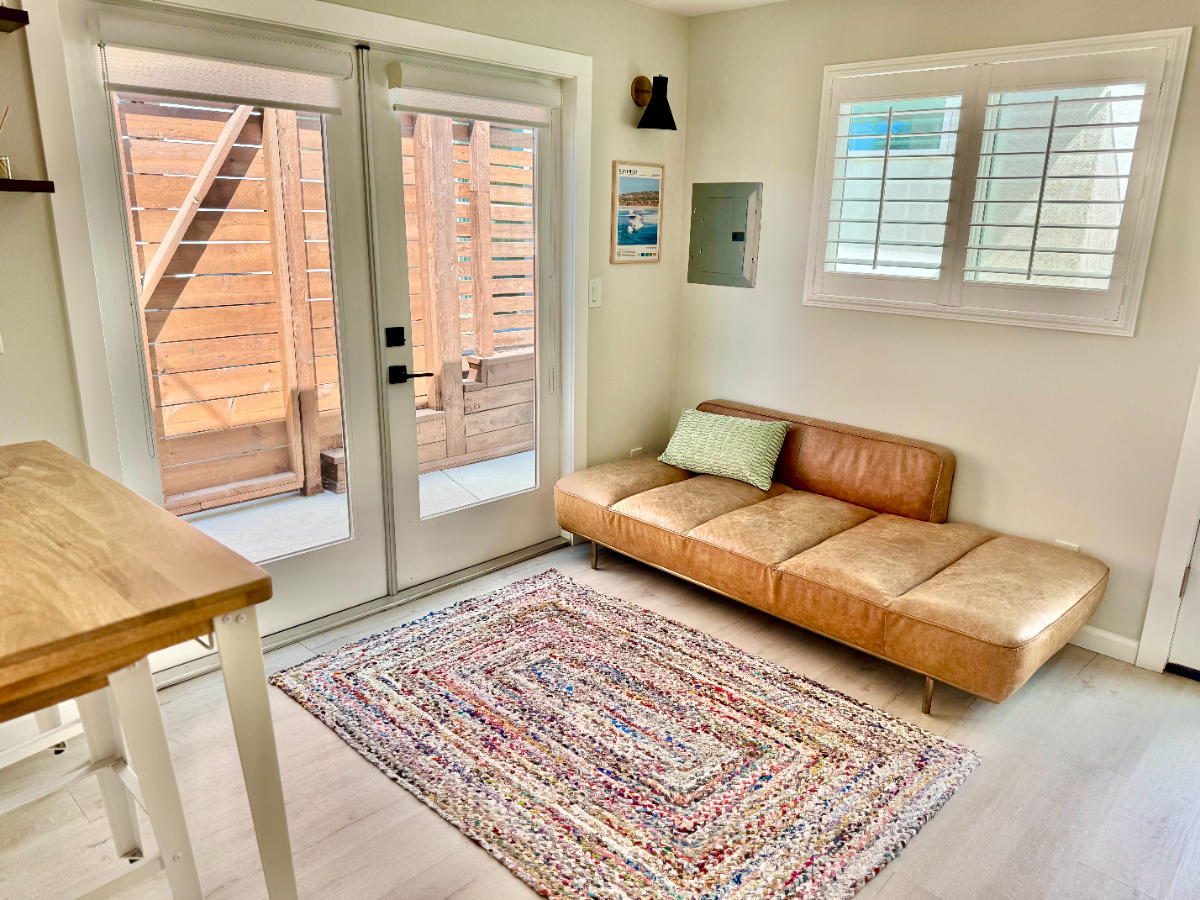 Modern Private Guesthouse - Full Kitchen & Laundry - Photo 4