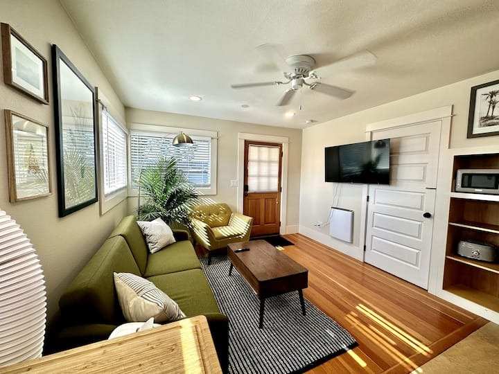 Move-in-Ready charming Old Mill home. Prime Location 1BR Apt - Photo 2