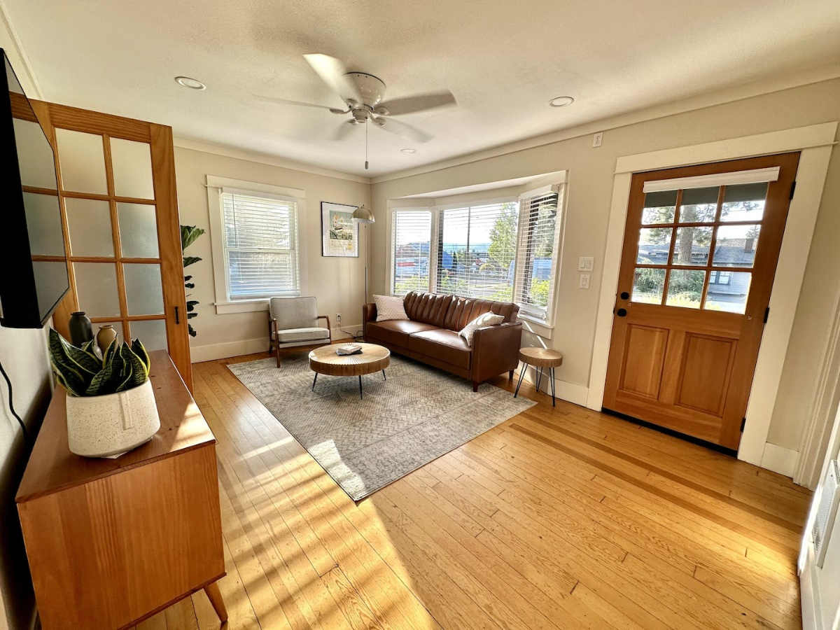Move-in-Ready charming Old Mill home. Prime Location 1BR Apt - Photo 3