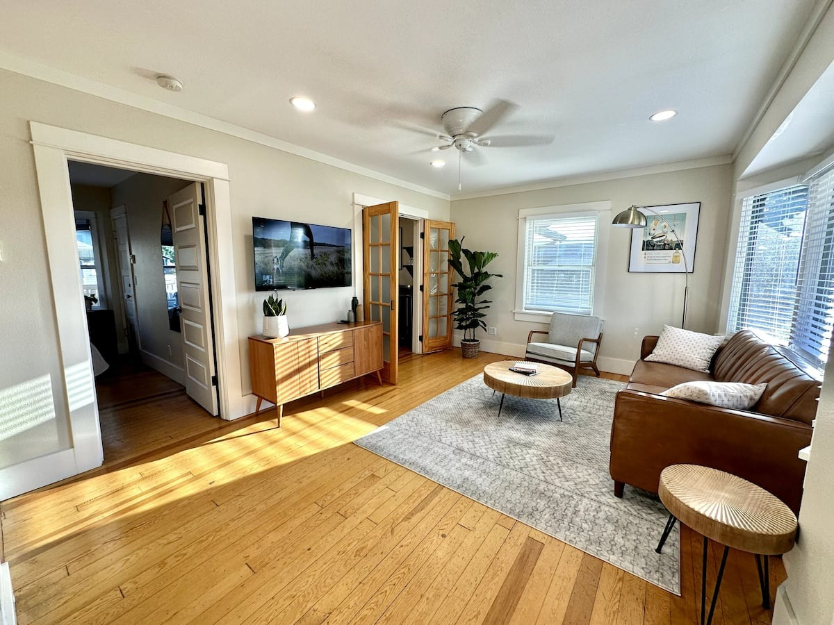 Move-in-Ready charming Old Mill home. Prime Location 1BR Apt - Photo 1