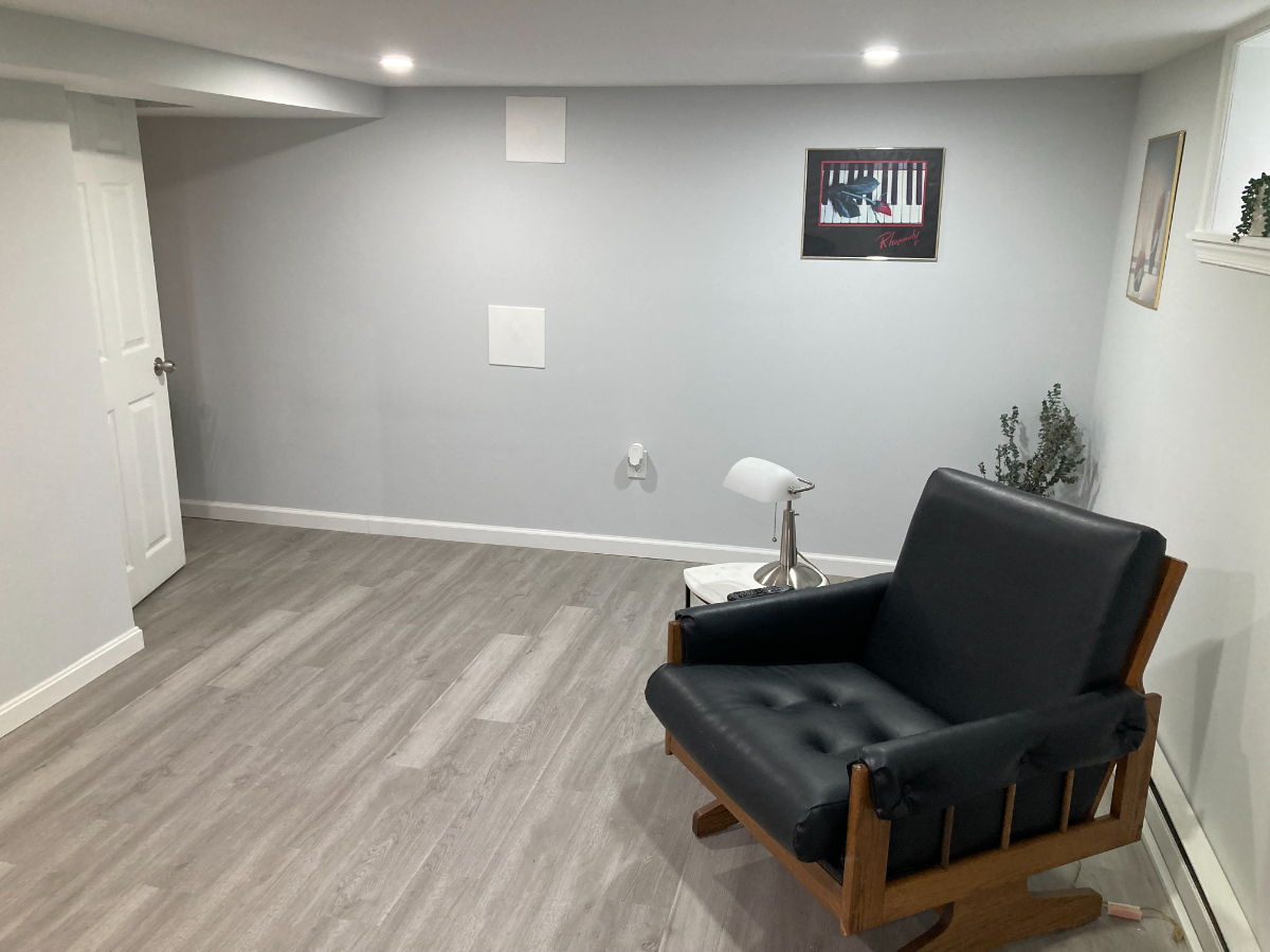 Stylish Basement Apartment  with Private Patio, Driveway Parking & All Utilities Included - Photo 4