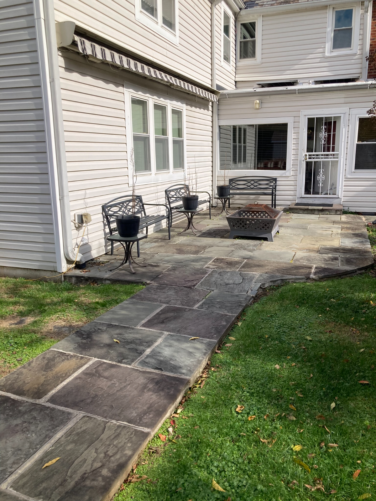 Stylish Basement Apartment  with Private Patio, Driveway Parking & All Utilities Included - Photo 12