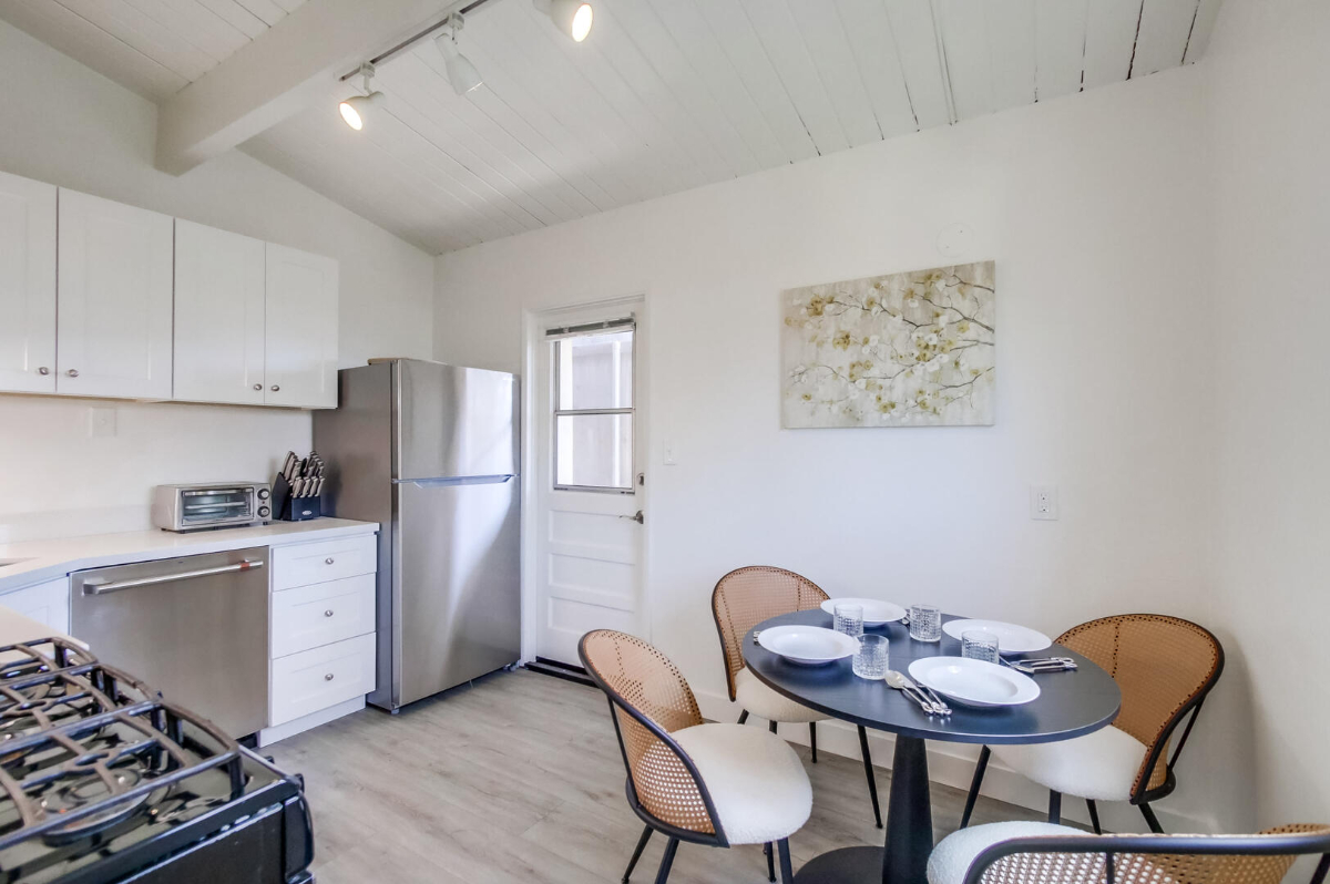 Fond du Lac, A Charming 2 Bedroom Home in Clairemont with Yard, BBQ Grill, Washer/Dryer, and Garage - Photo 5