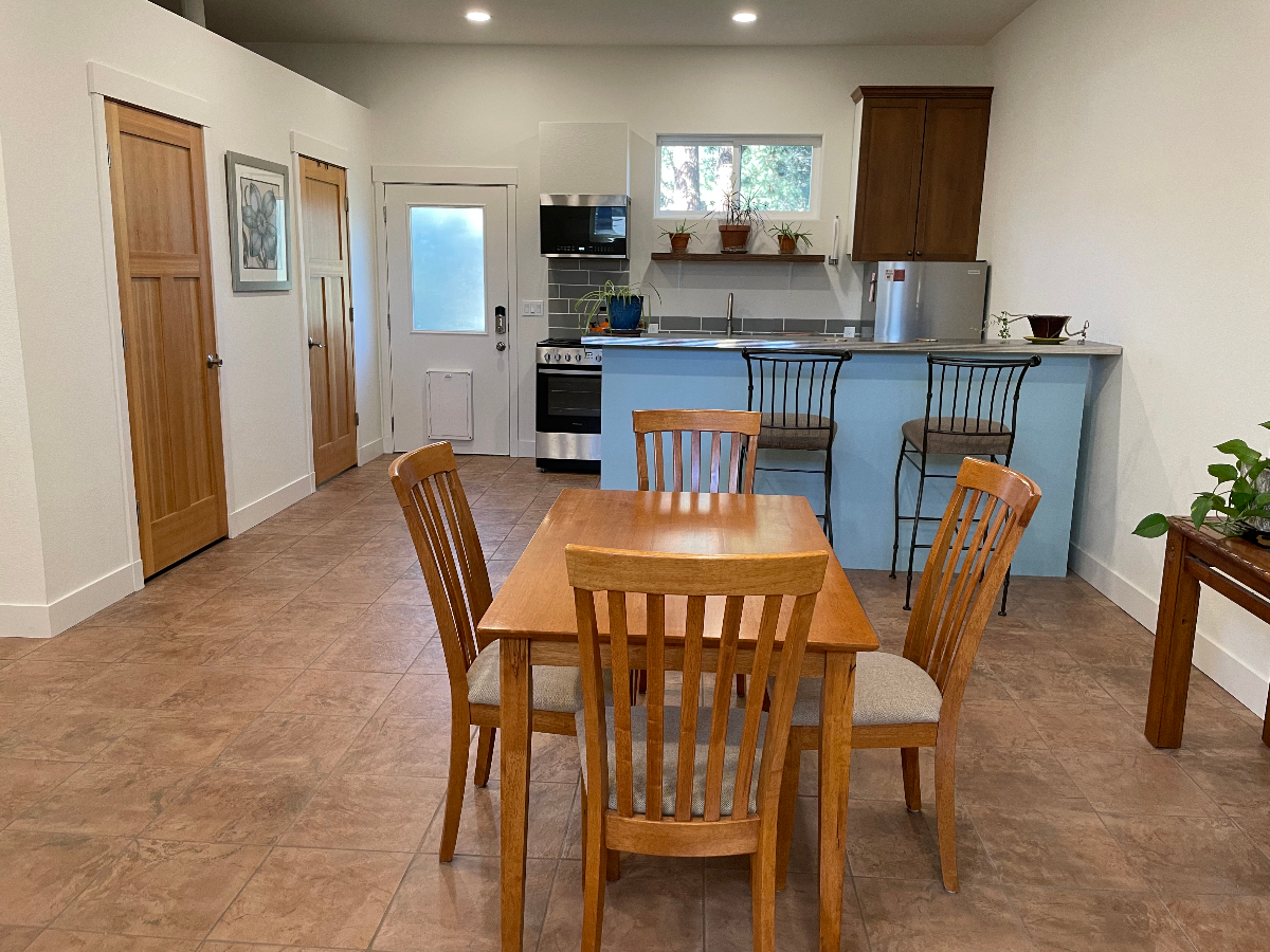 SW BEND Fully Private 1,200 SF Standalone Cottage in Near River, Old Mill & St. Charles Medical - Photo 6