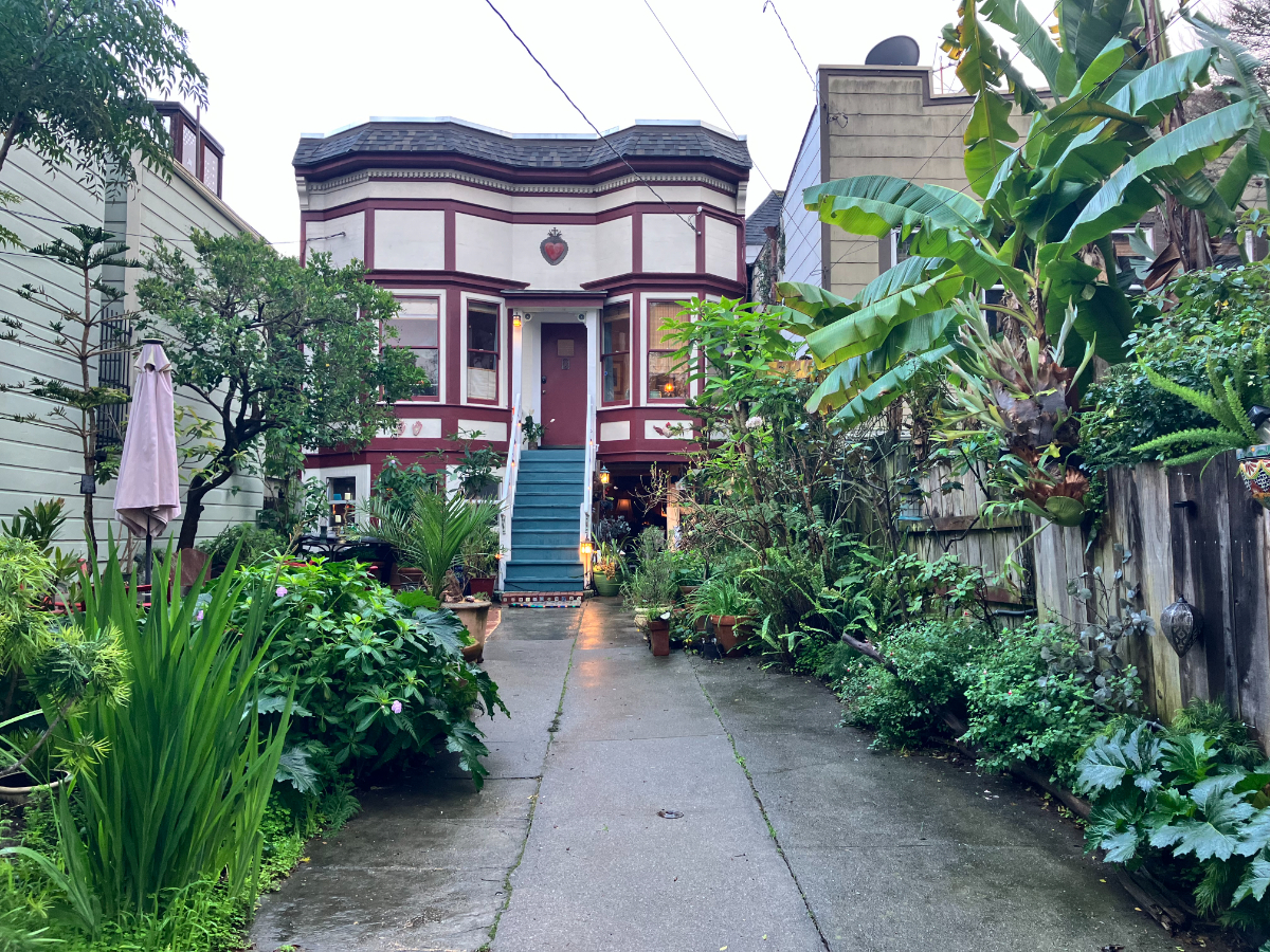 Spacious 1-bedroom Noe Valley flat with garden view, close to CPMC, UCSF, & Kaiser - Photo 2