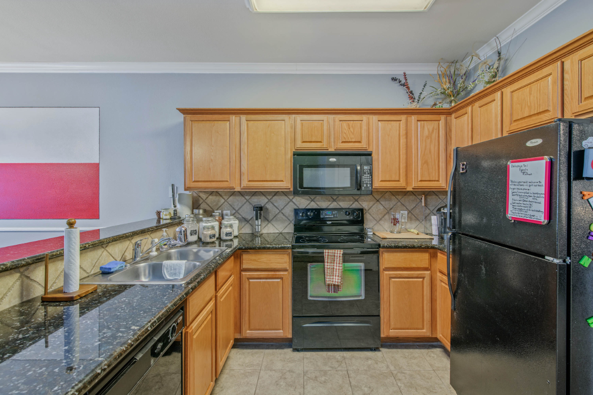 Travel nurses please see: 4BR/4BA Condo with Community Amenities--Great Location - Photo 5