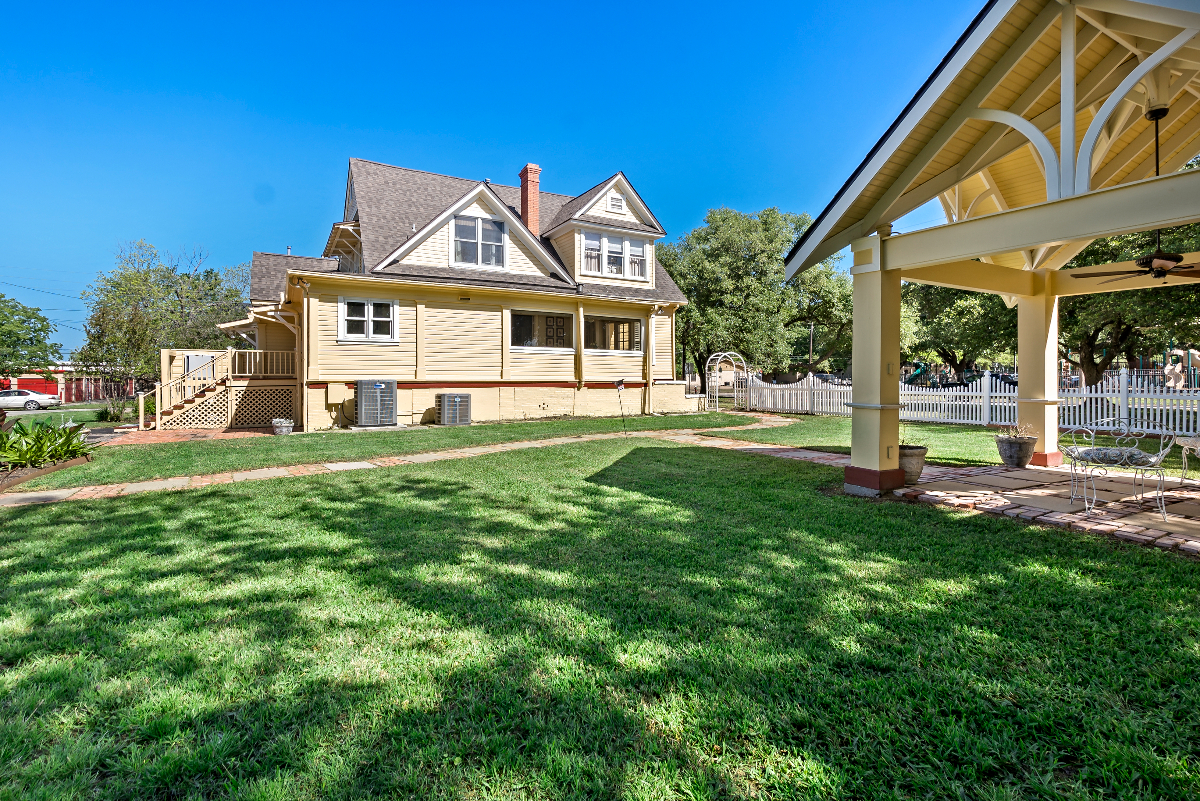 Clary House Historic Home - Photo 1