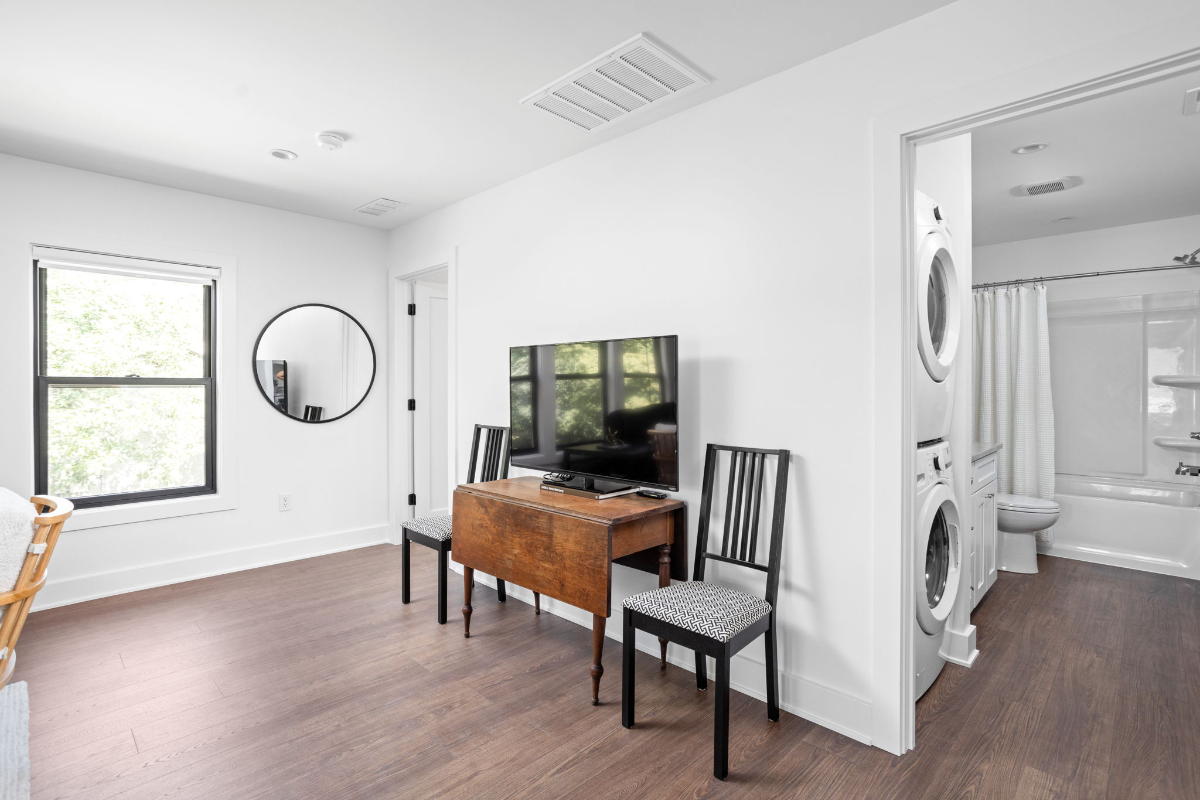 New Downtown Carriage House in Lockerbie Neighborhood - Photo 2
