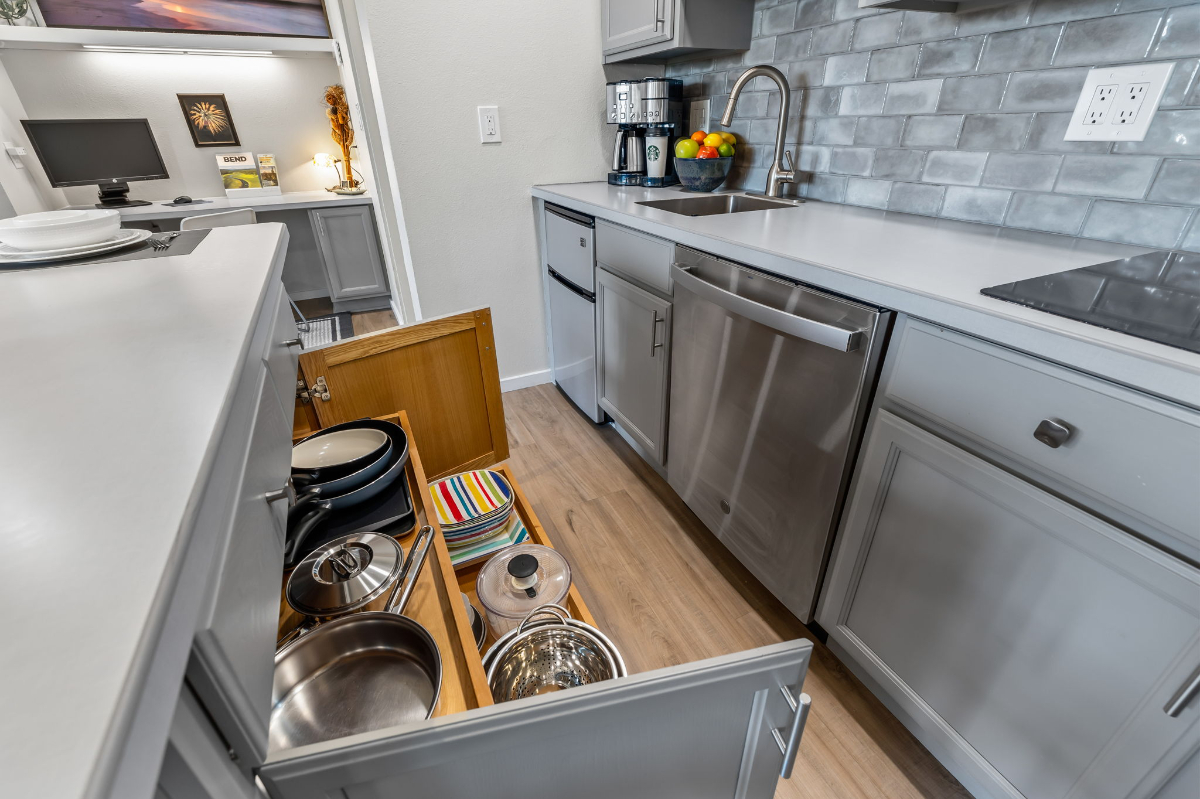 Top-Floor Mountain Getaway! Available November 10. Sunrise-view 1BR/1BA at Seventh Mountain Resort with utilities & Wi-Fi included.... - Photo 5