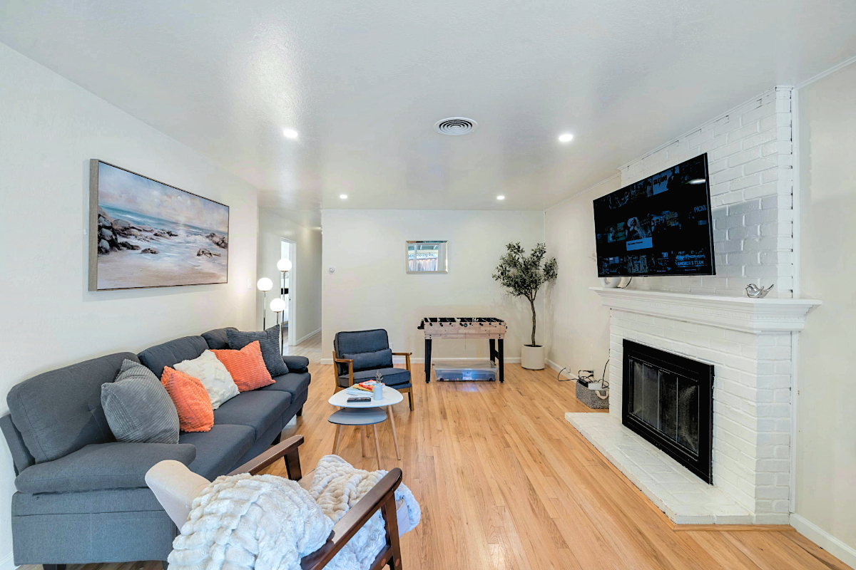 Willow Glen 3BR 2B / Remodeled / King bed / Yard / Kid & Pet-Friendly - Photo 1