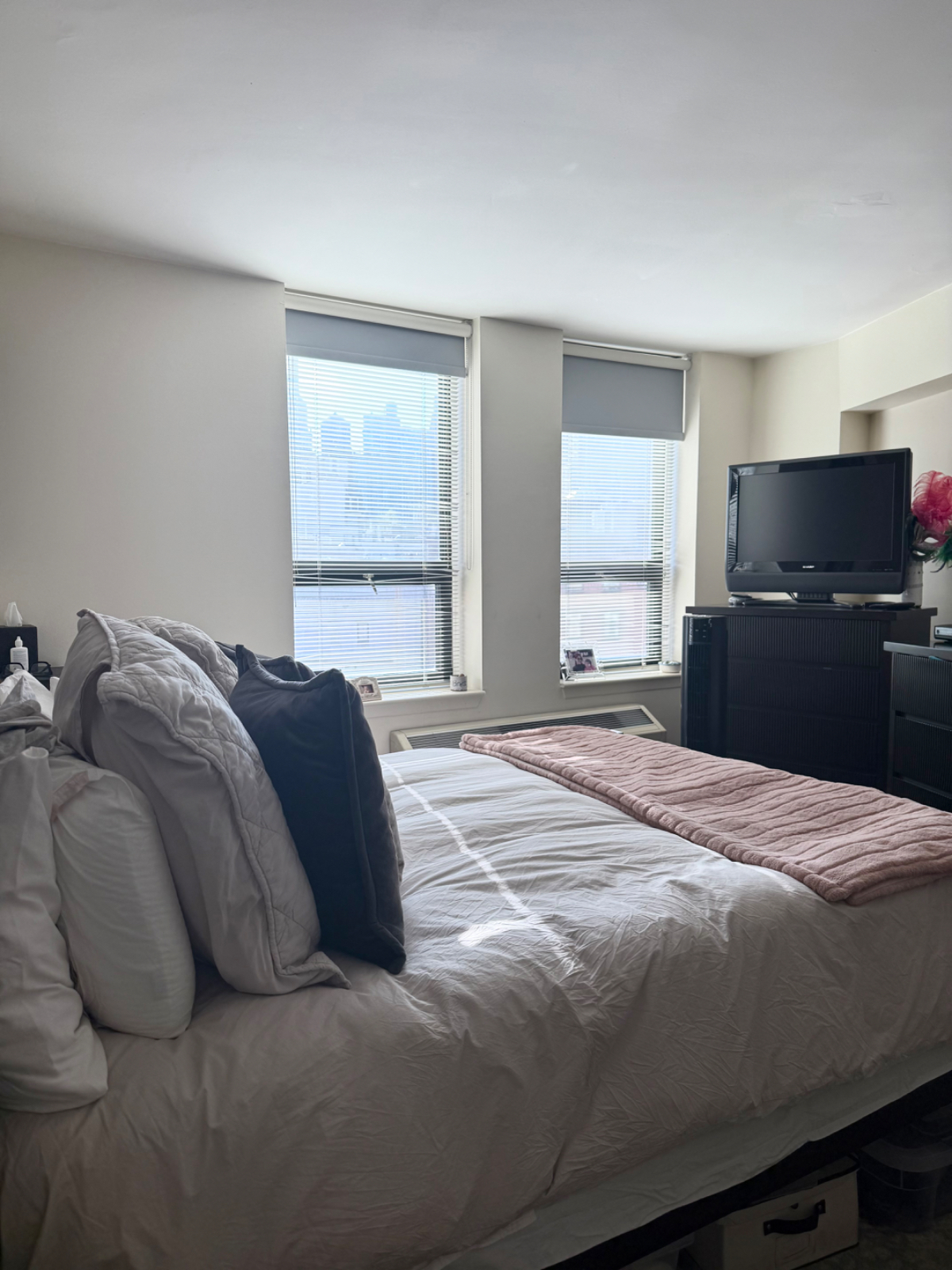 Heart of Tribeca. Bright/comfy 2bd/bth w/Manhattan at your fingertips - Photo 4