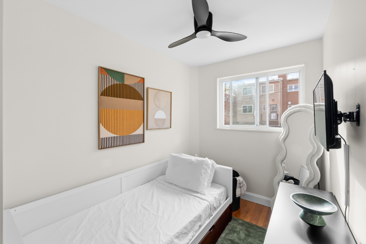 Minimalist Escape Brookland, D.C. Full House - Photo 3