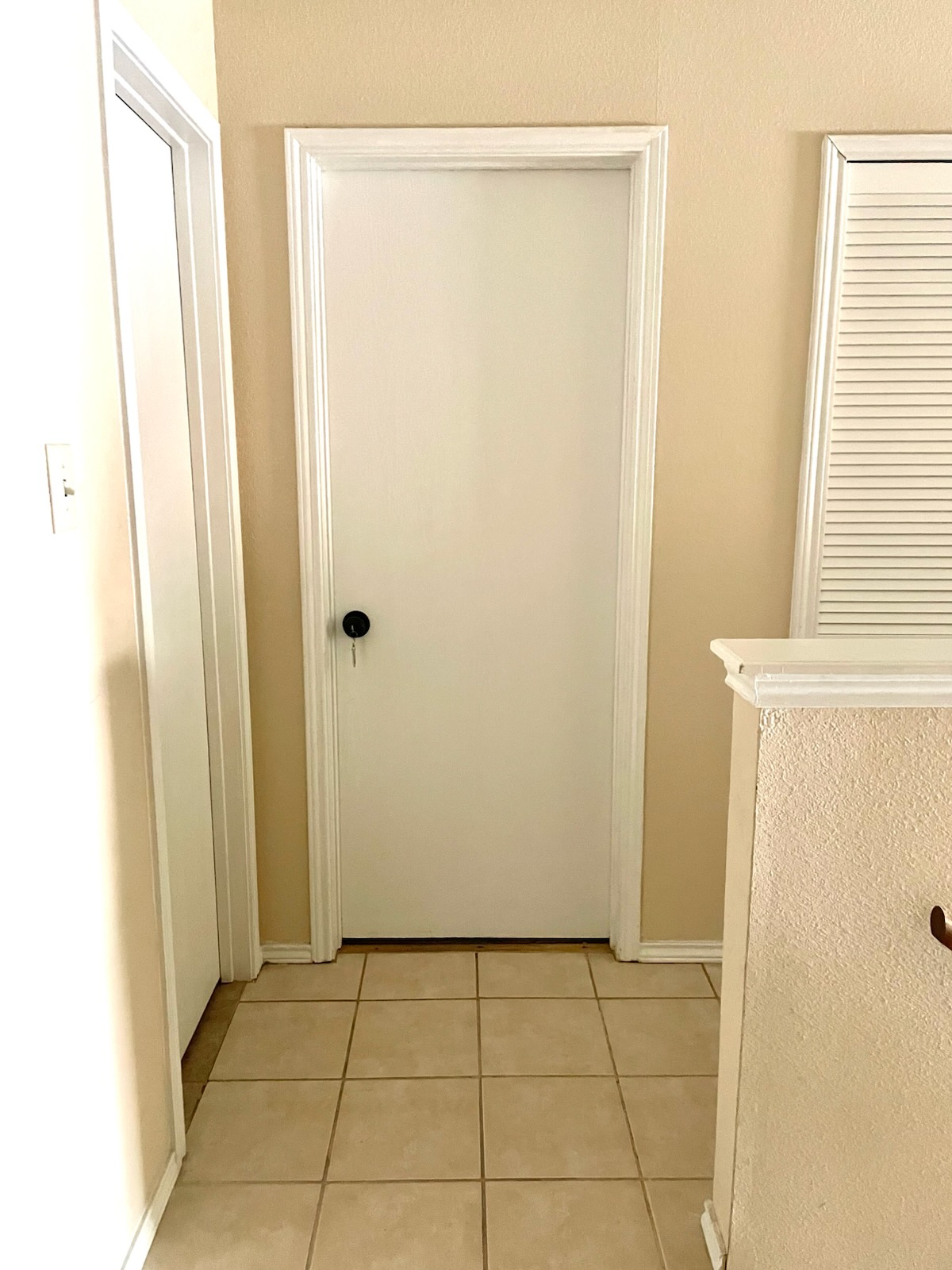 Peaceful Furnished Upstairs Room with Private Bath & Workspace - Photo 12