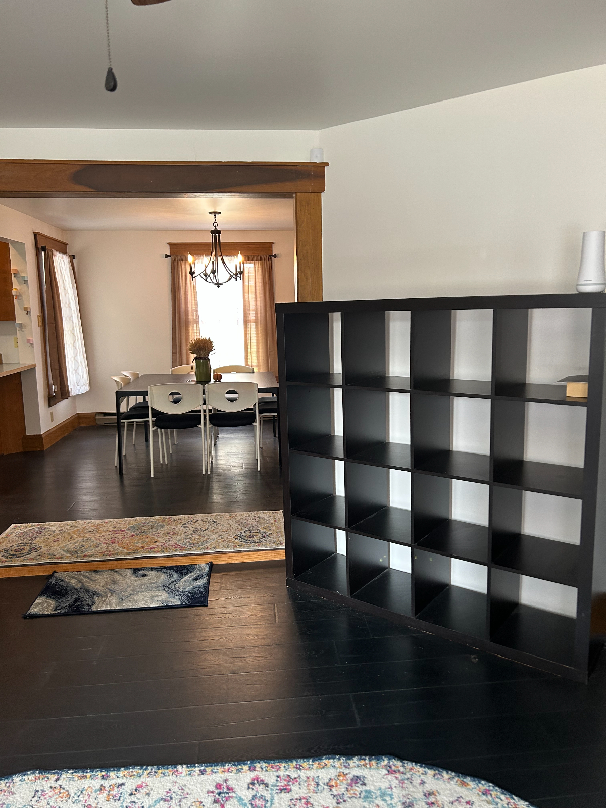 Large 3 bedroom house 1.5 bathrooms, large kitchen, dining, and living rooms  & walking distance to  - Photo 8