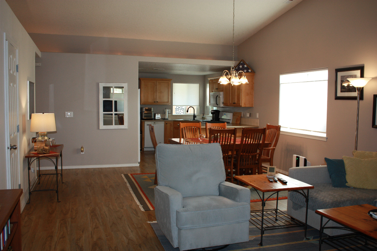 Craftsman home fully furnished and all inclusive 3 berm 2 bath - Photo 3