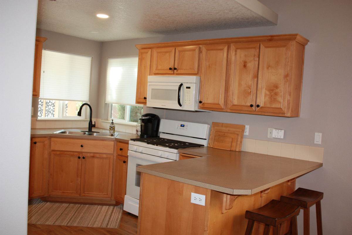 Craftsman home fully furnished and all inclusive 3 berm 2 bath - Photo 6