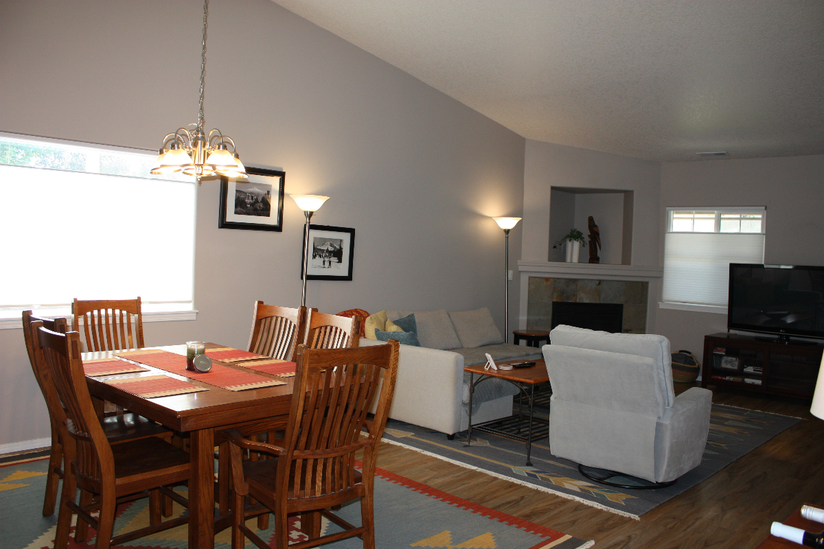 Craftsman home fully furnished and all inclusive 3 berm 2 bath - Photo 4