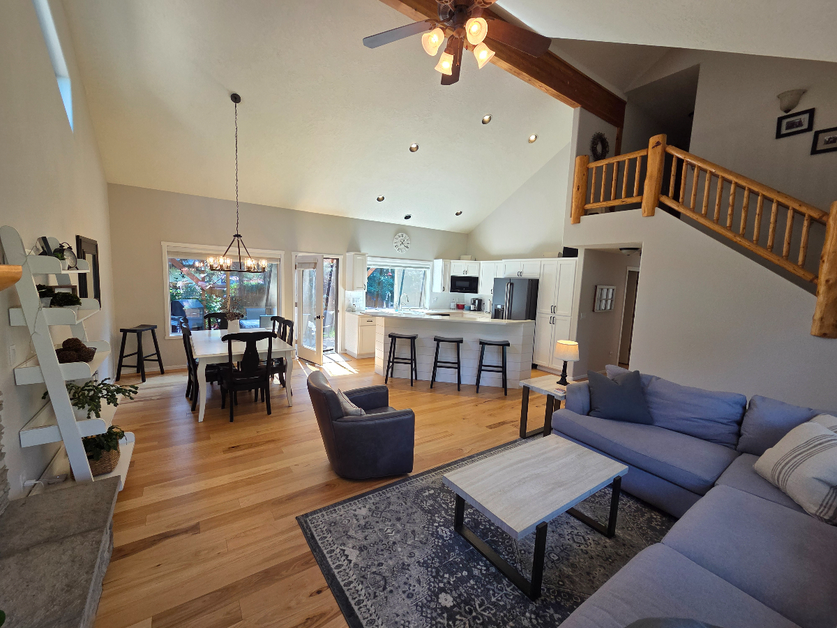 Your Quiet Retreat. Remodeled Room and Private Bath. Close to St. Charles, Old Mill, and River Trail. - Photo 5
