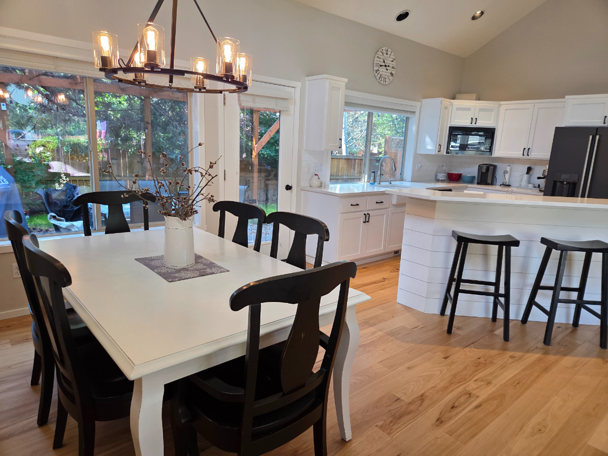 Your Quiet Retreat. Remodeled Room and Private Bath. Close to St. Charles, Old Mill, and River Trail. - Photo 6