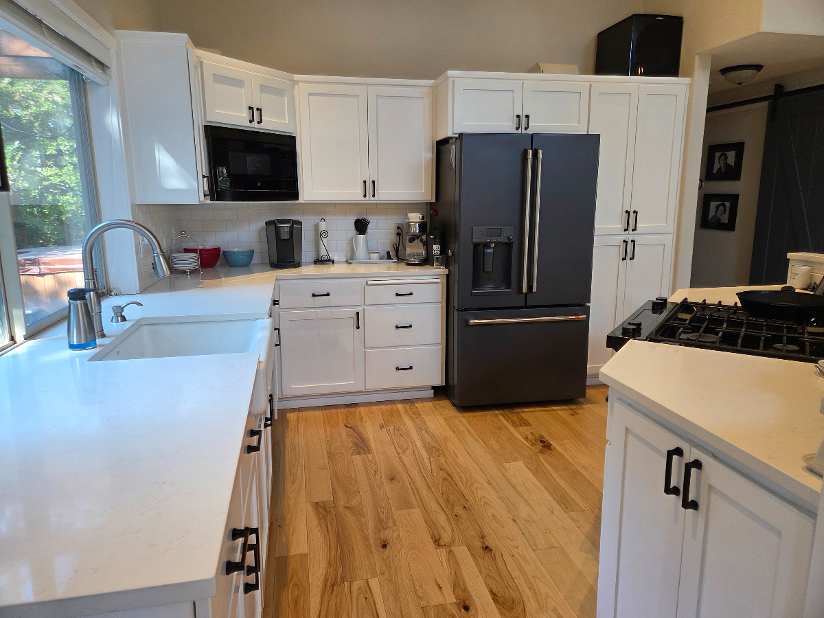 Your Quiet Retreat. Remodeled Room and Private Bath. Close to St. Charles, Old Mill, and River Trail. - Photo 4