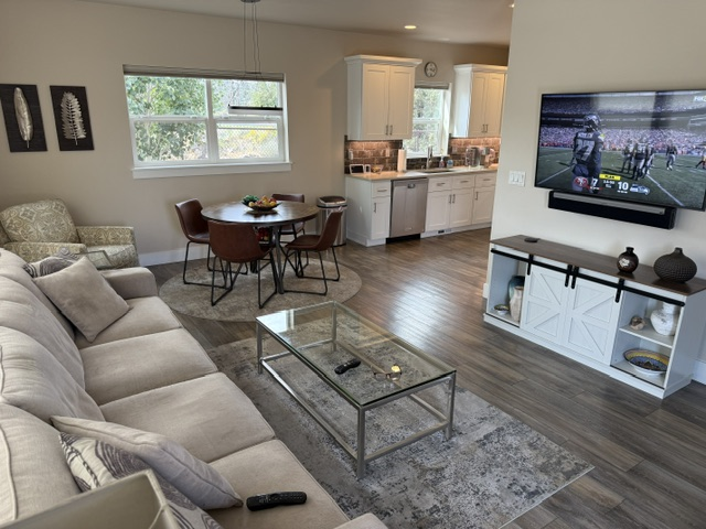 Modern 2BR Home with Fenced Yard, Fast Wi-Fi, Garage & All Utilities Included - Photo 3