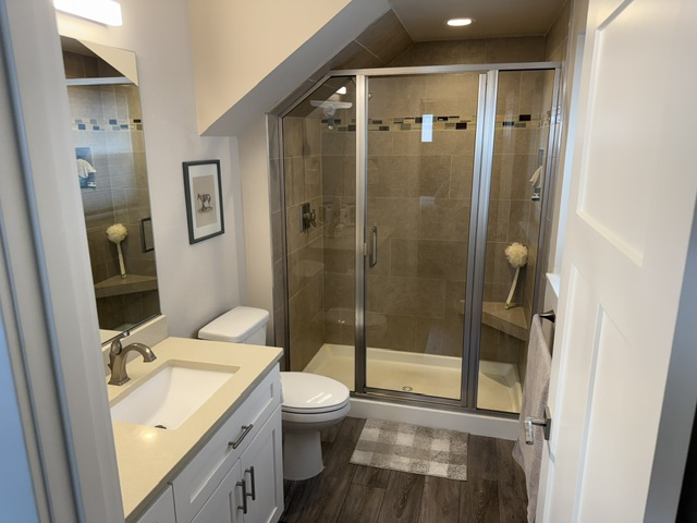 Modern 2BR Home with Fenced Yard, Fast Wi-Fi, Garage & All Utilities Included - Photo 5