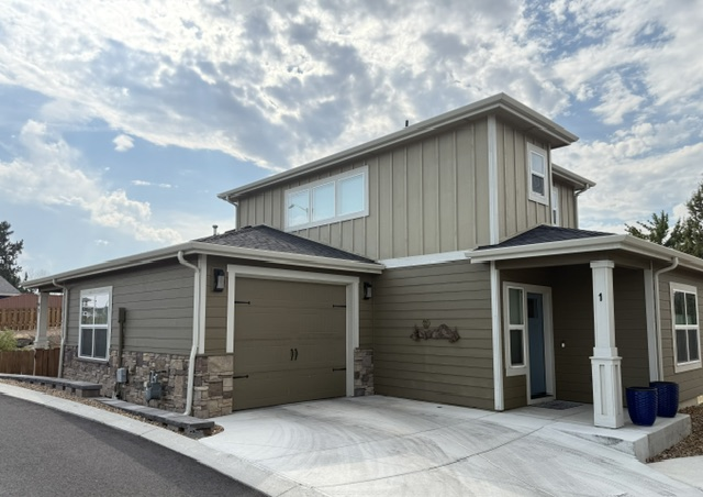 Modern 2BR Home with Fenced Yard, Fast Wi-Fi, Garage & All Utilities Included - Photo 1